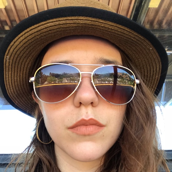 Meet your Posher, Julia - Picture 1 of 1